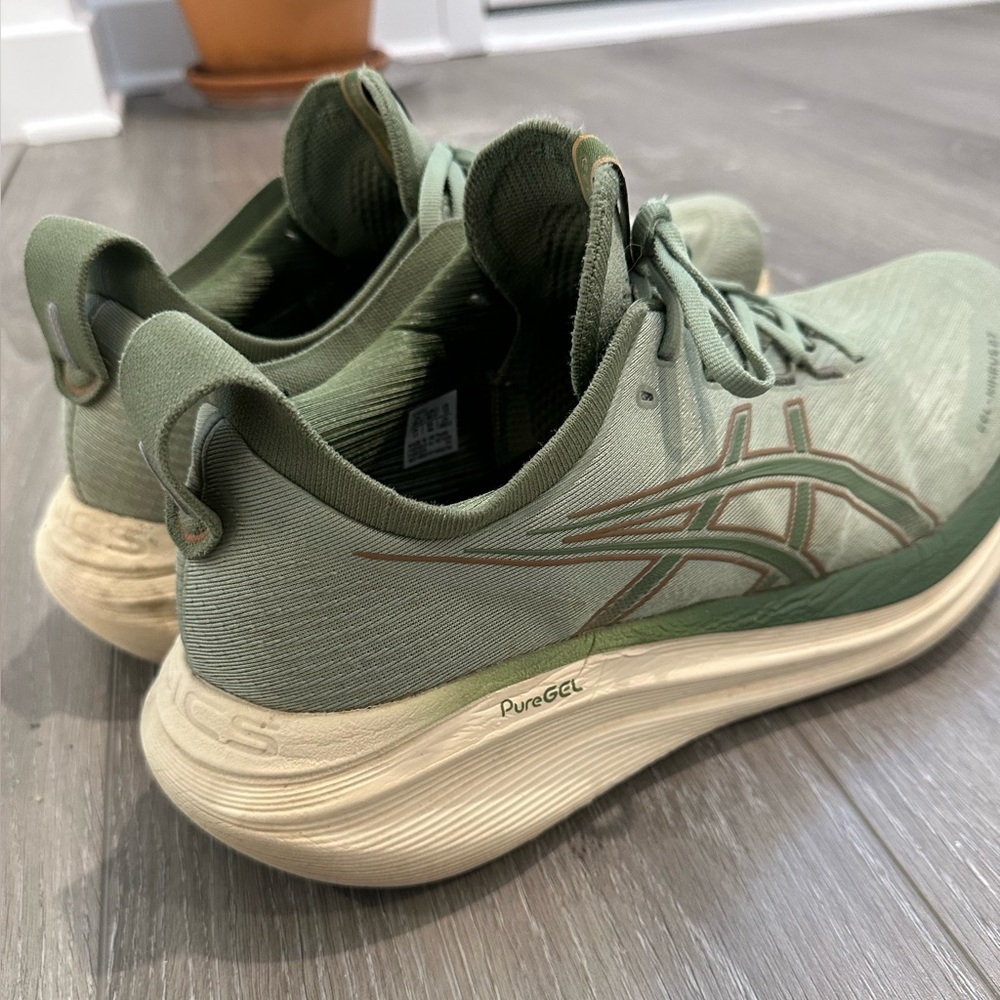 GEL-NIMBUS 27 Rare Color MENS 12 Used only 6 months I switch my shoes. - Picture 3 of 9
